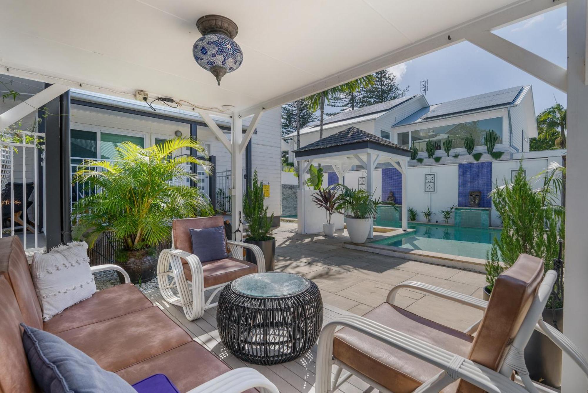 Azur Byron Bay Hotel Екстериор снимка